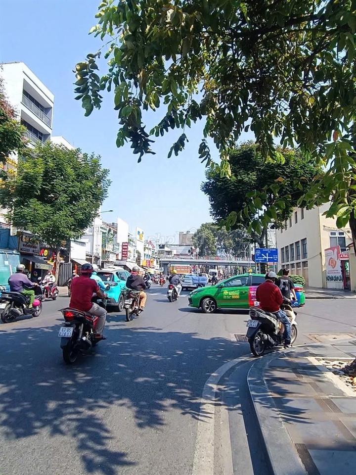 MẶT TIỀN THÀNH THÁI , QUẬN 10 - 5x16m - 6 TẦNG THANG MÁY - 52 TRIỆU/TH