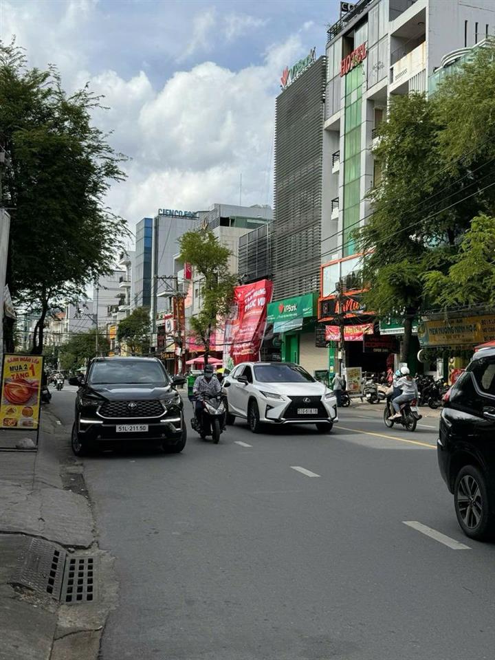 MẶT TIỀN NGUYỄN GIA TRÍ (D2) - 4x20m - 5 TẦNG - GIÁ THUÊ: 80 TRIỆU
