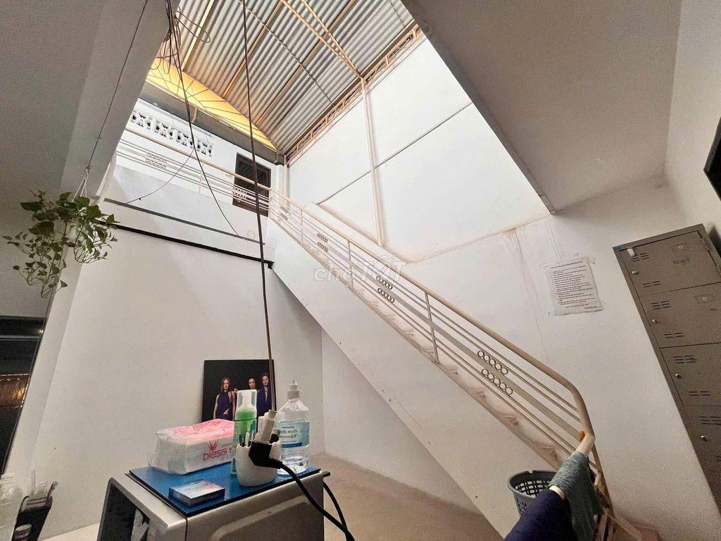 MẶT TIỀN HAI BÀ TRƯNG - NHÀ THỜ TÂN ĐỊNH - 4,3x20m - 3 TẦNG - 70 TRIỆU