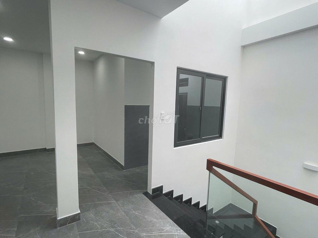 CHO THUÊ TÒA NHÀ MẶT TIỀN CỘNG HÒA - 8x20m - 4 TẦNG - GIÁ: 70 TRIỆU