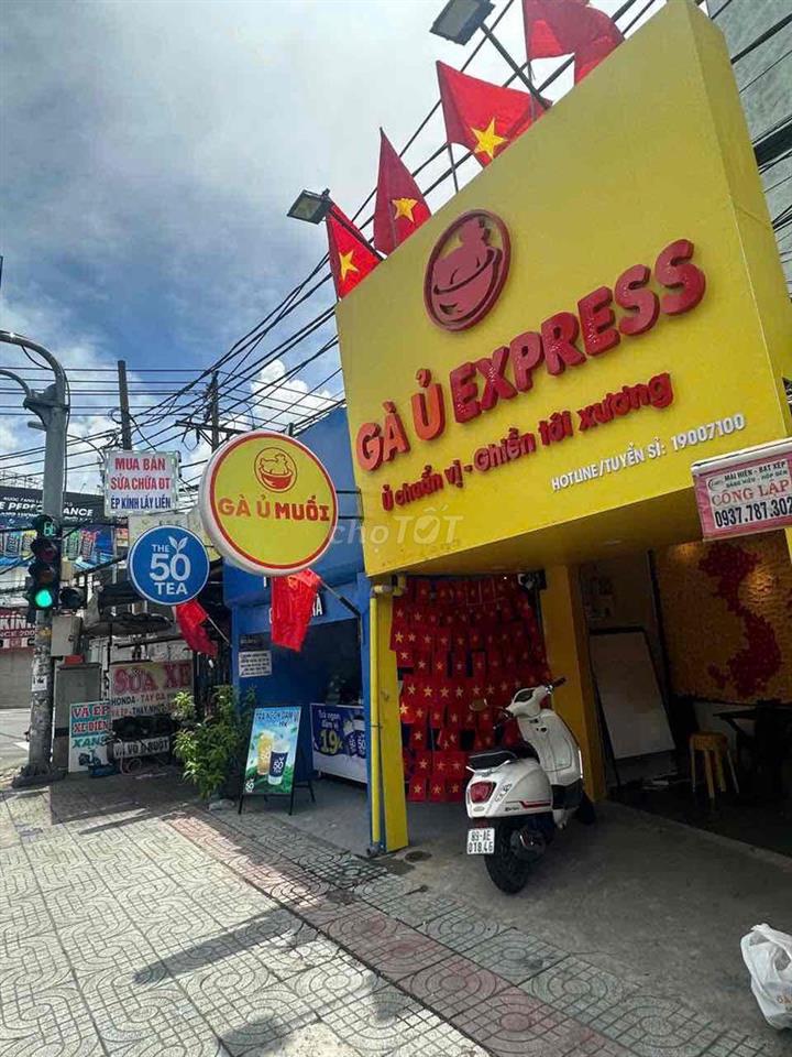 Nhà mặt tiền nguyên căn