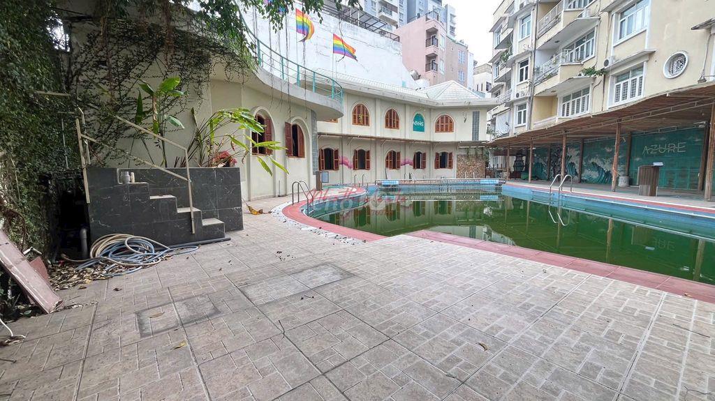 Sốc - Nhà villa bự có hồ bơi ngay trung tâm Q3 1000m2 giá cực kỳ mềm !
