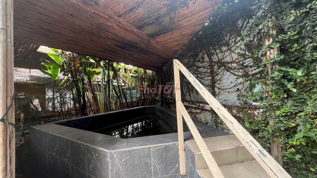 Sốc - Nhà villa bự có hồ bơi ngay trung tâm Q3 1000m2 giá cực kỳ mềm !
