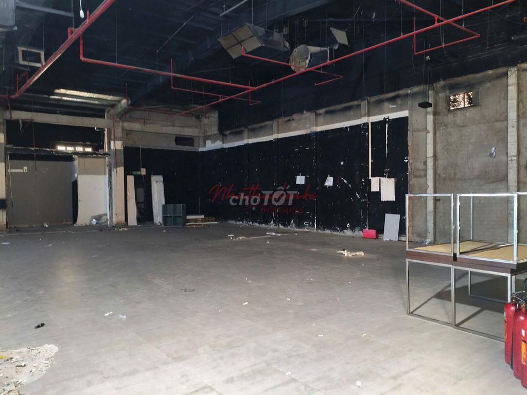HÀNG CỰC ĐỘC LẠ - NGAY PARKSON Q1 SÀN VP DIỆN TÍCH 1000M2 !!!!