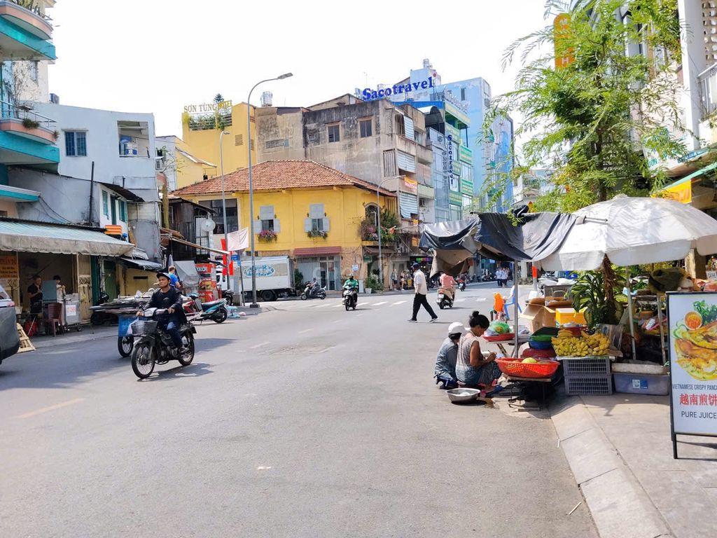 MB Khu phố du lịch - giá rẻ Quận 1 