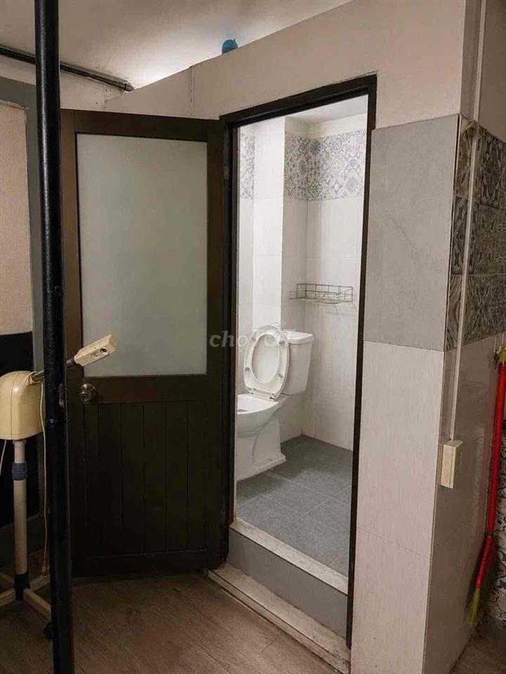 Nhà mặt tiền nguyên căn cho thuê