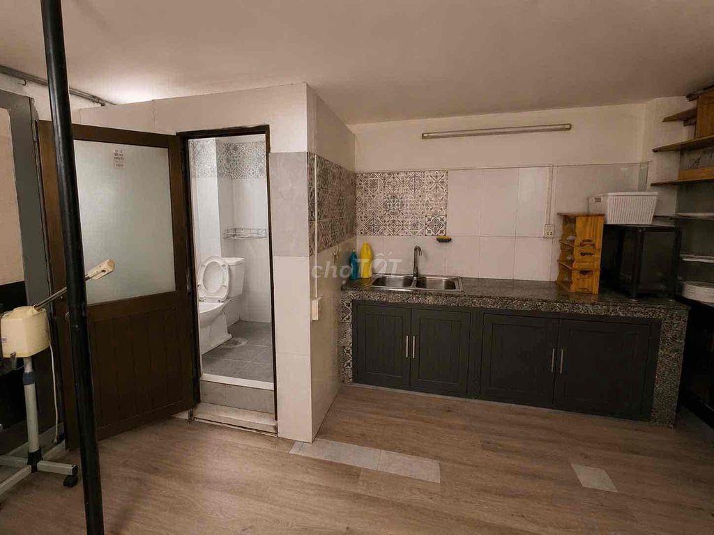 Nhà mặt tiền nguyên căn cho thuê