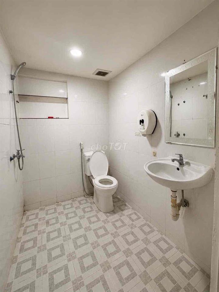 Nhà mặt tiền nguyên căn cho thuê