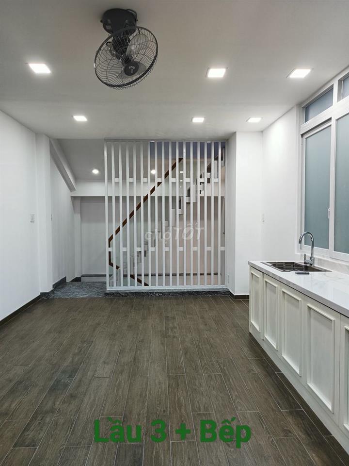Nhà Nguyễn Căn Hẻm Xe Hơi Đường 3/2 - 2PN 3WC - 4x8m - Sẵn Máy Lạnh