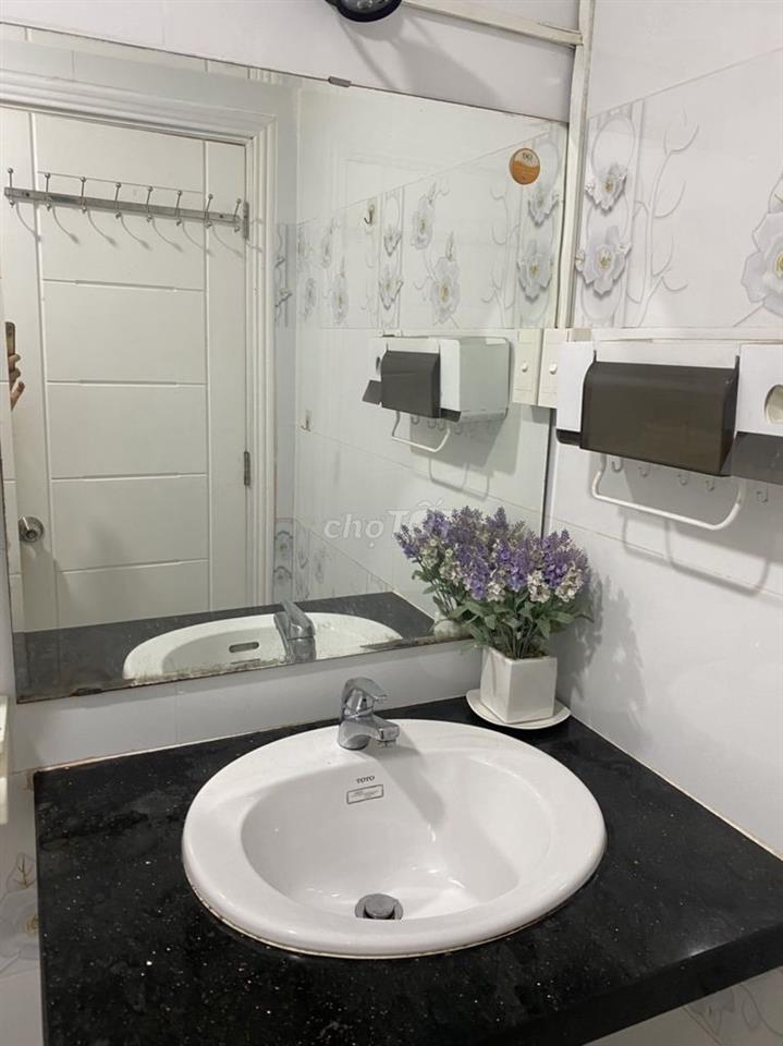Nhà Nguyên Căn Đường Bến Vân Đồn - 2PN 1WC - 3x16m - Sẵn Máy Lạnh