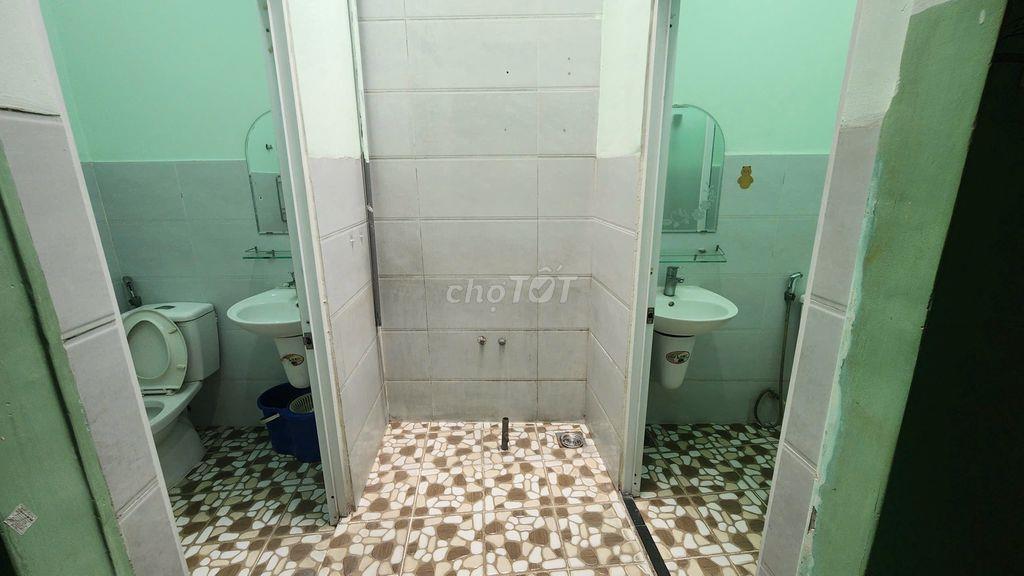 Nhà Nguyên Căn Đường Lạc Long Quân - 6PN 4WC - 4x18m