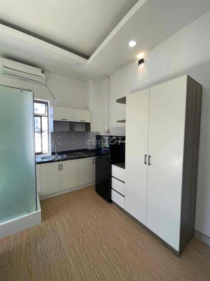 Phòng cửa sổ thoáng full nội thất