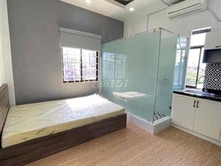 Phòng cửa sổ thoáng full nội thất