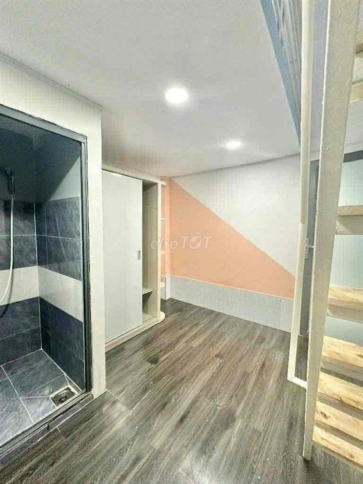Phòng duplex gác cao ko đụng đầu
