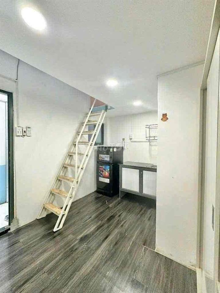 Phòng duplex gác cao ko đụng đầu