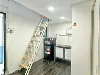 Phòng duplex gác cao ko đụng đầu