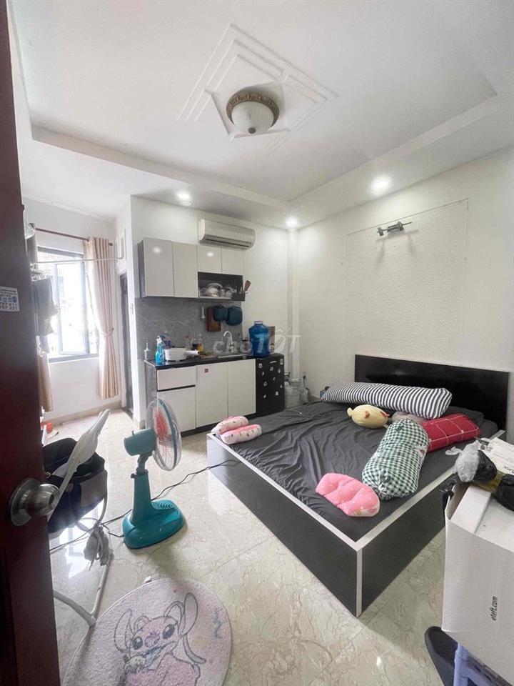 Phòng cửa sổ full nội thất