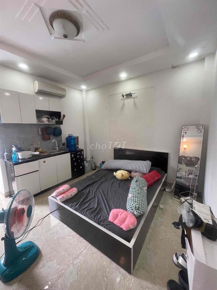 Phòng cửa sổ full nội thất