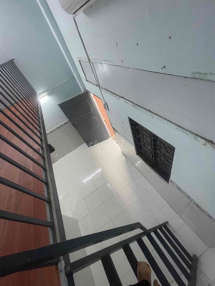 Phòng duplex gác cao ko đụng đầu