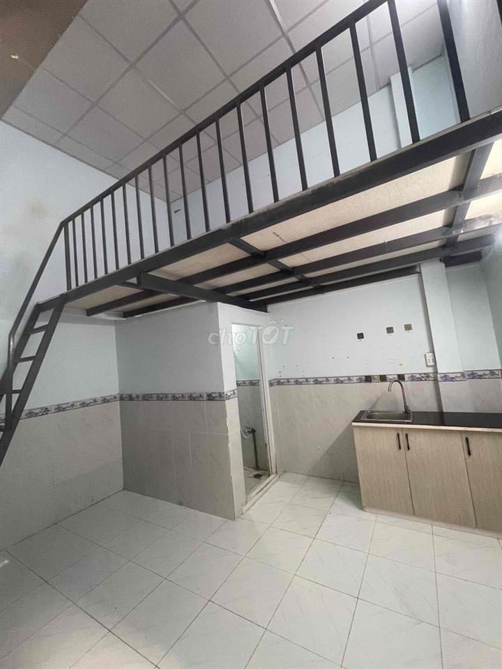 Phòng duplex gác cao ko đụng đầu