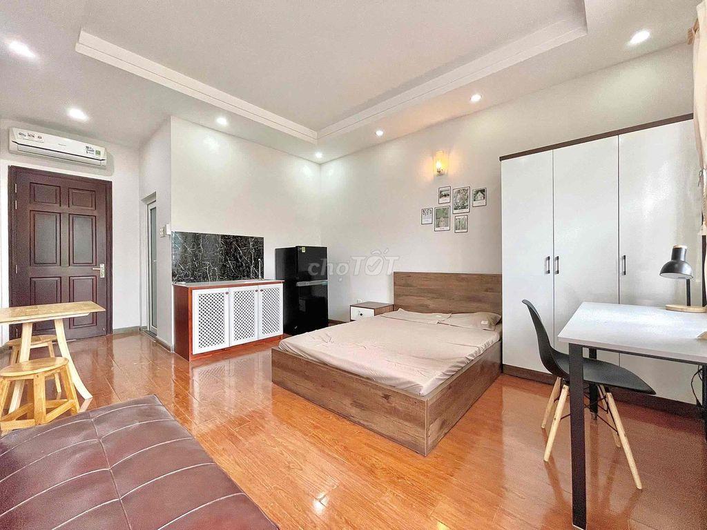 Phòng balcon trước công viên gần ĐH Văn Lang, Gigamall