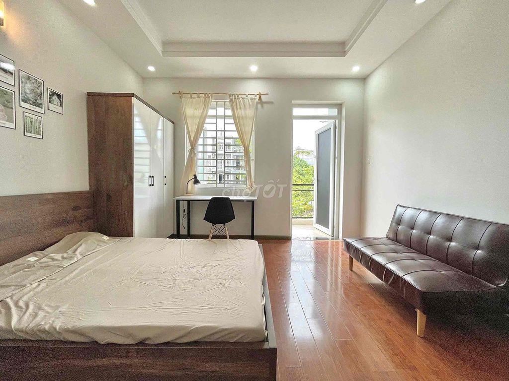 Phòng balcon trước công viên gần ĐH Văn Lang, Gigamall