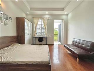 Phòng balcon trước công viên gần ĐH Văn Lang, Gigamall
