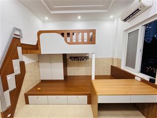 Ban công Xô viết nghệ tĩnh, Hutech ung văn khi