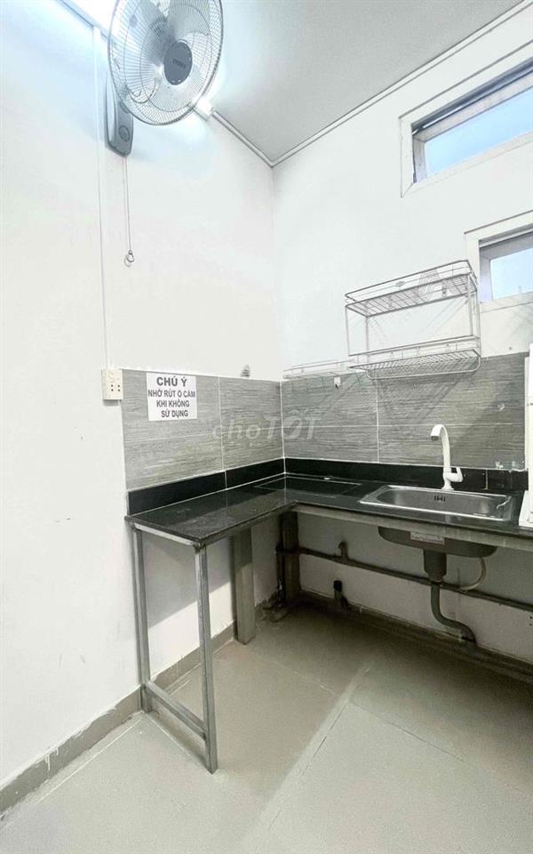 Bình Thạnh (Hàng Xanh). Bếp riêng bên ngoài.