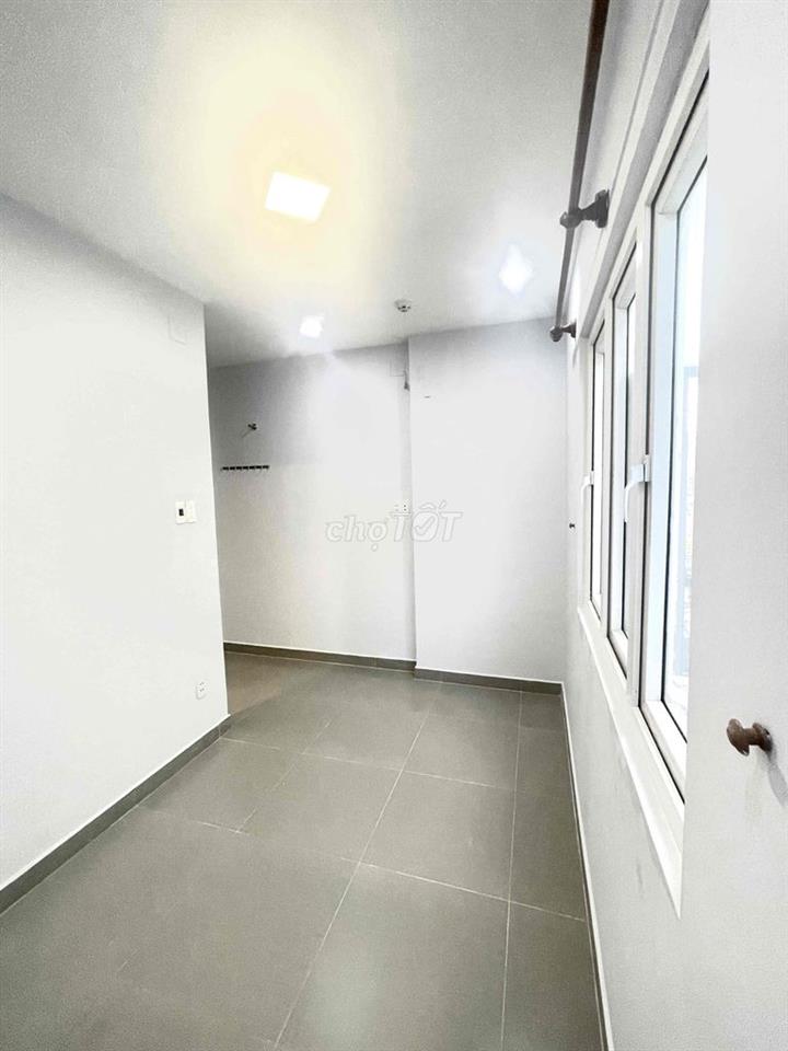 Bình Thạnh (Hàng Xanh). Bếp riêng bên ngoài.