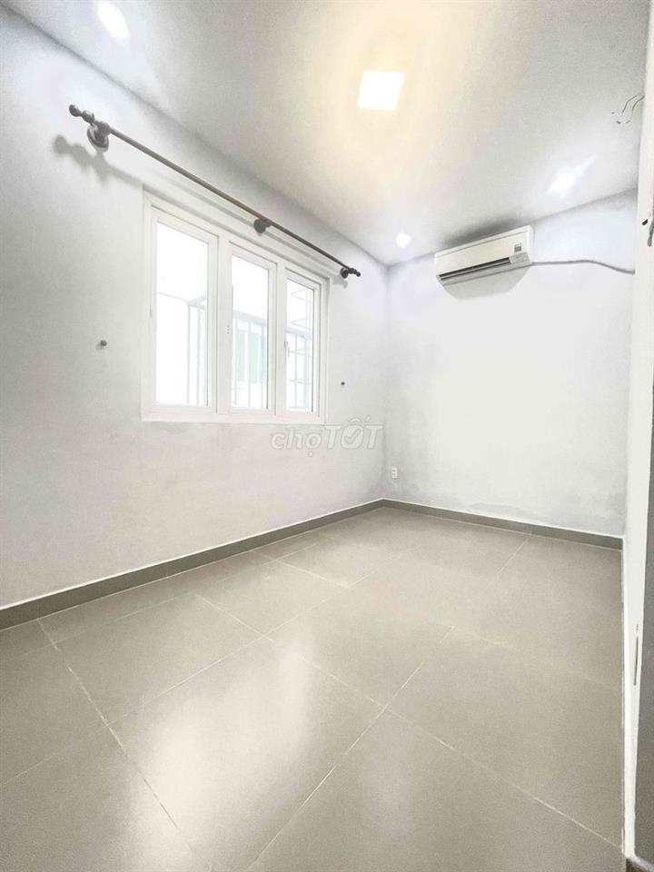 Bình Thạnh (Hàng Xanh). Bếp riêng bên ngoài.