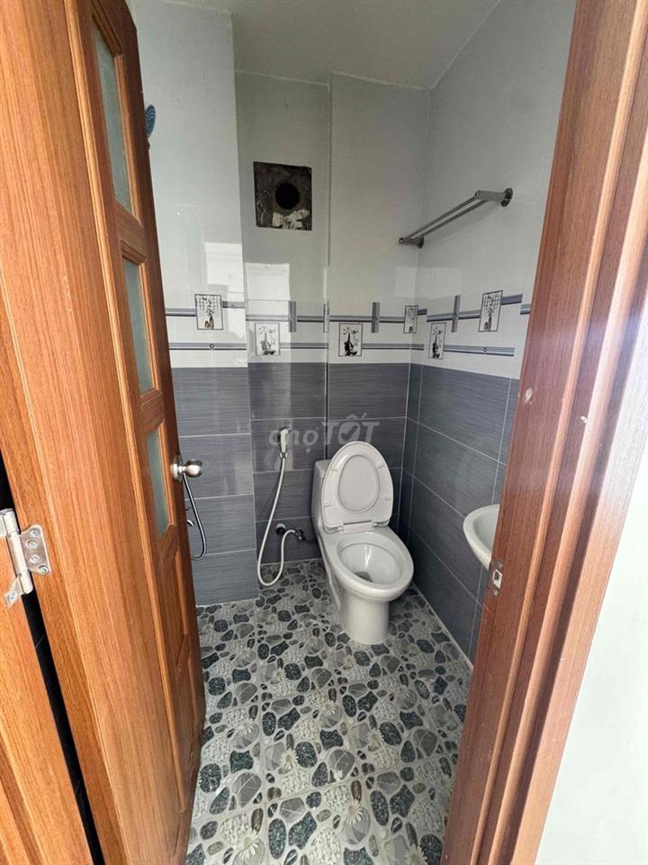 còn phòng mới xây gần chợ bà chiều full nội thất