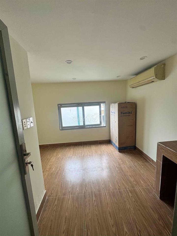 còn phòng mới xây gần chợ bà chiều full nội thất