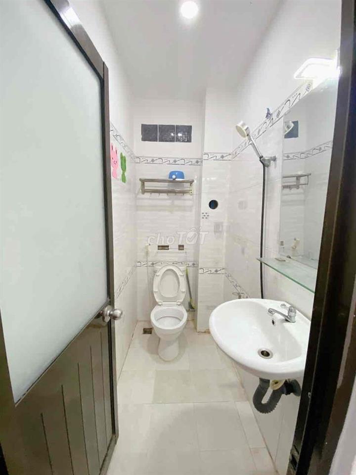 Phòng cửa sổ trời thoáng mát
