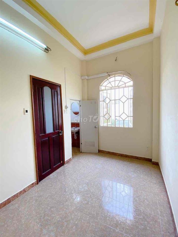 Phòng cửa sổ trời thoáng mát