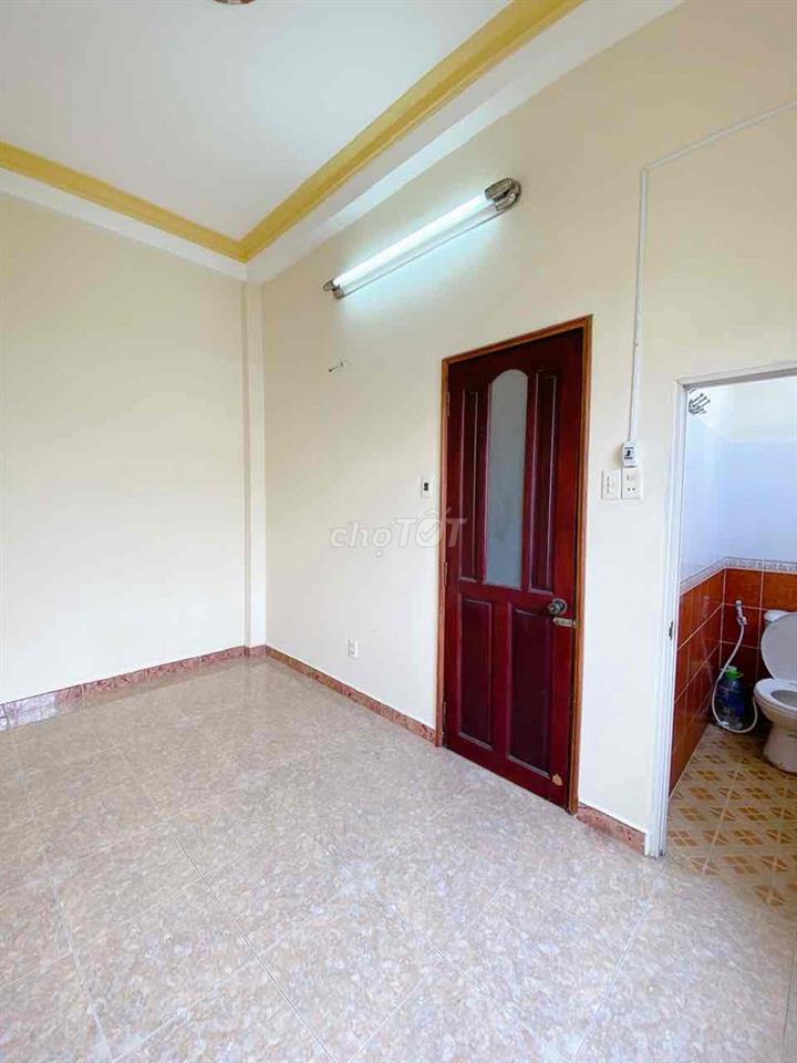 Phòng cửa sổ trời thoáng mát
