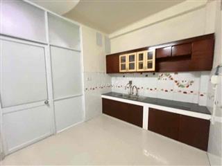Phòng tầng trệt có bếp wc riêng
