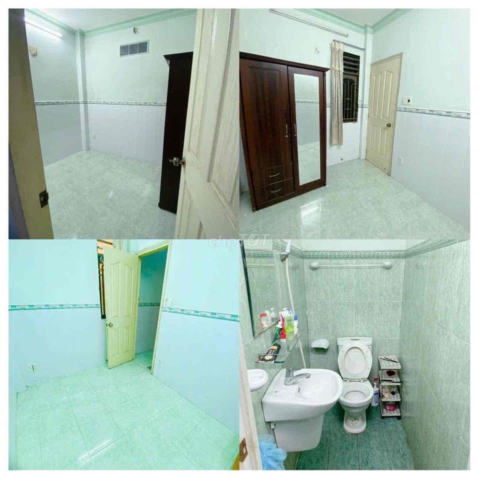 Phòng giá rẻ cửa sổ trời wc chung