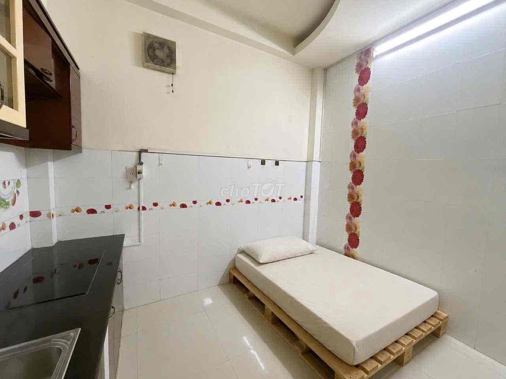 Phòng tầng trệt có bếp wc riêng