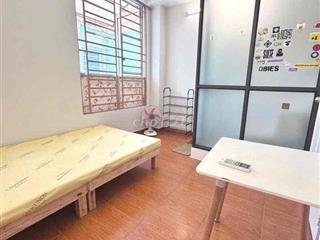 Phòng cửa sổ lớn wc riêng NT cơ bản