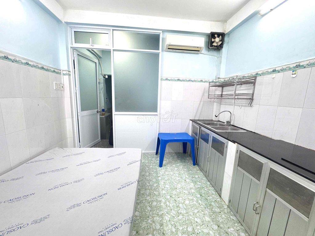 Phòng tầng trệt có bếp nấu ăn