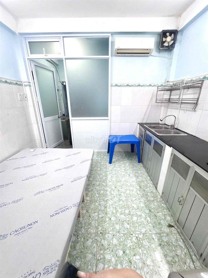 Phòng tầng trệt có bếp nấu ăn