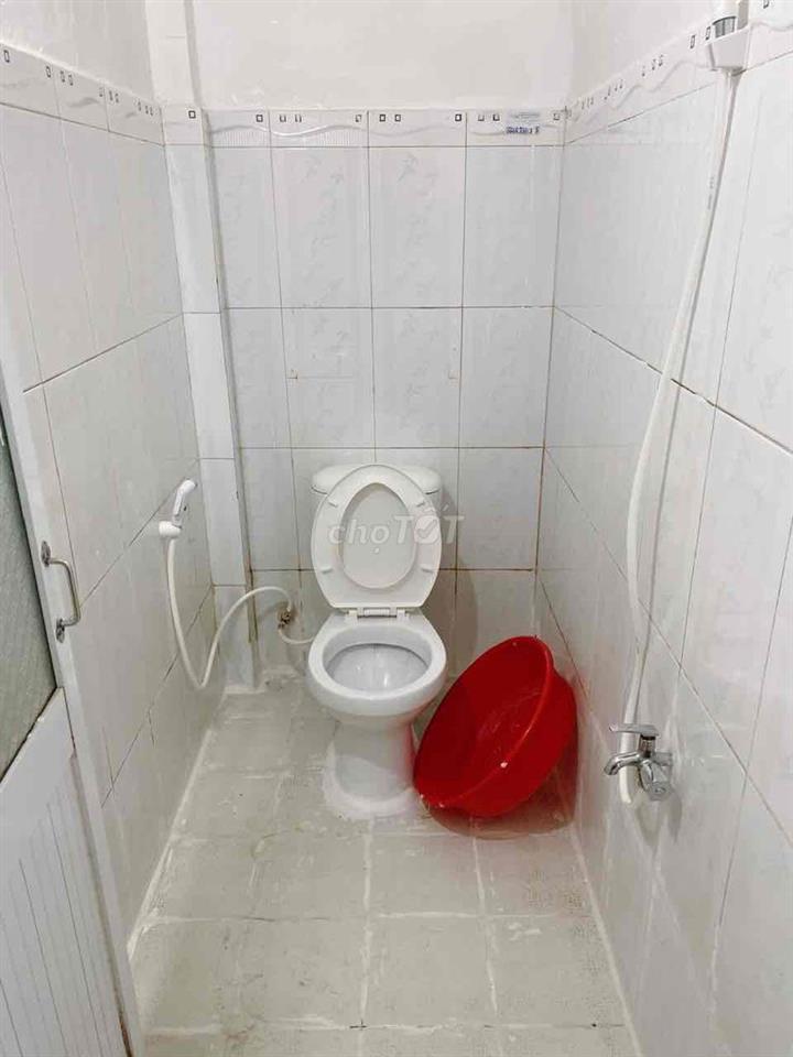 Phòng ban công giá rẻ