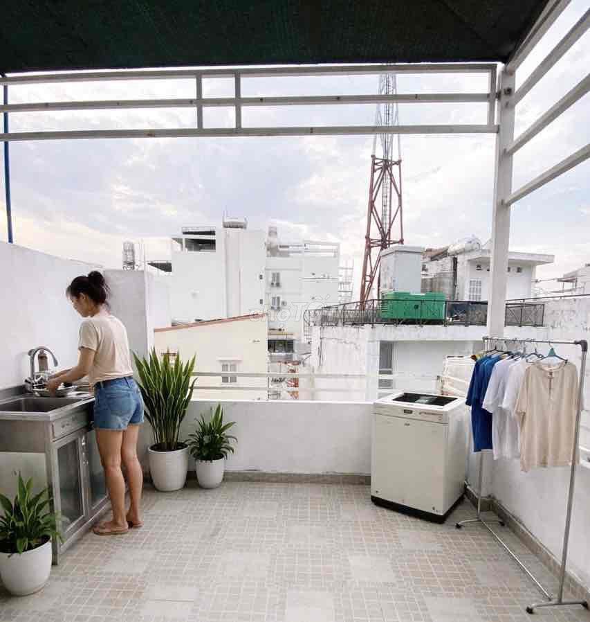 Phòng thoáng mát có sân trước phòng
