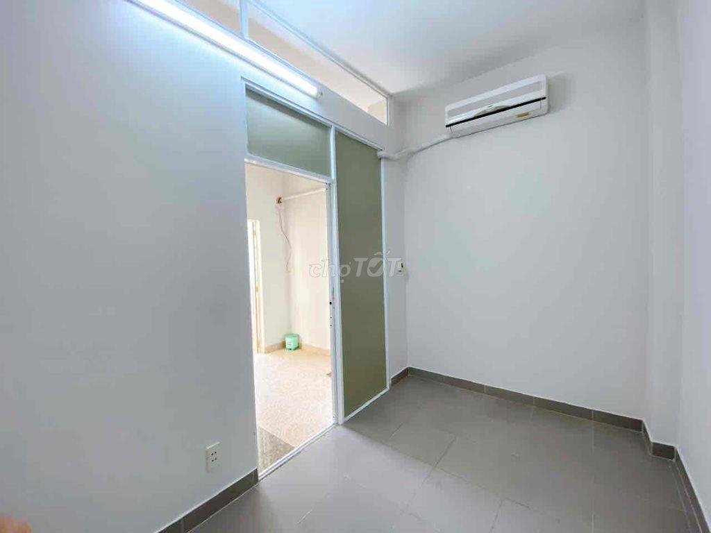 Phòng thoáng mát có sân trước phòng
