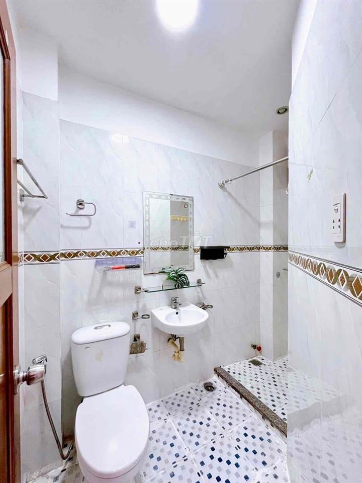 Phòng cửa sổ trời thoáng mát