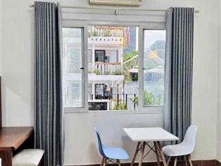 Phòng cửa sổ trời thoáng mát