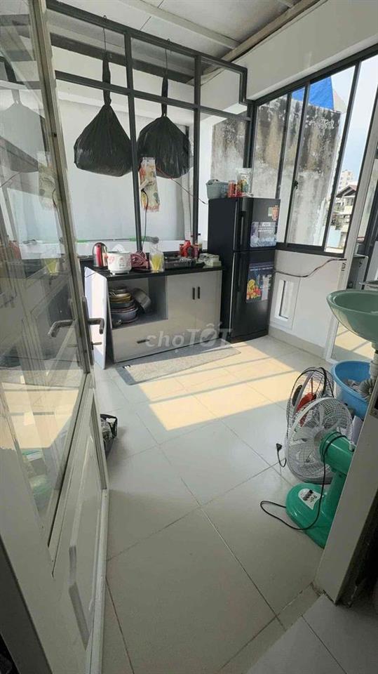 Phòng ban công tách bếp giá rẻ