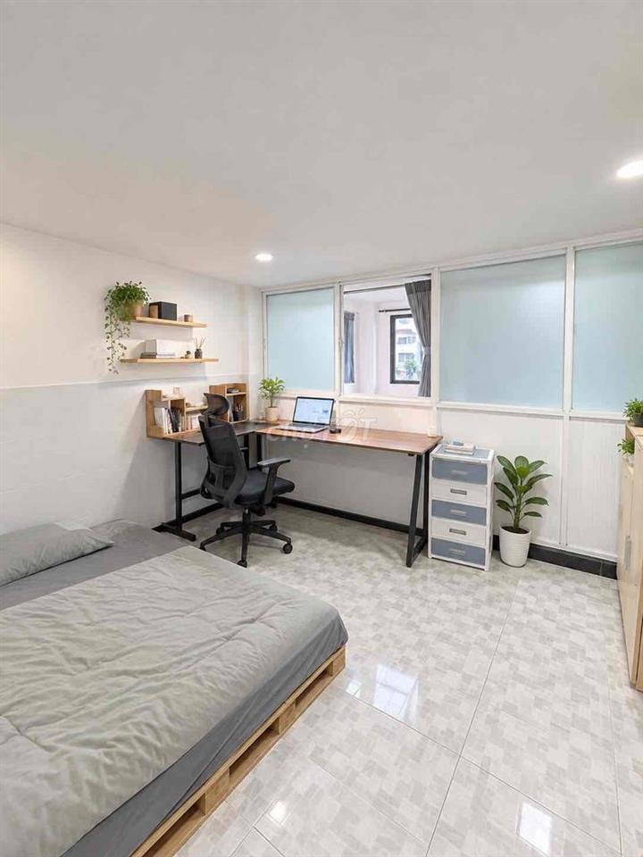 Phòng giá rẻ có cửa sổ wc chung tb