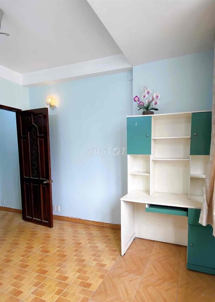 Phòng giá rẻ cửa sổ wc chung